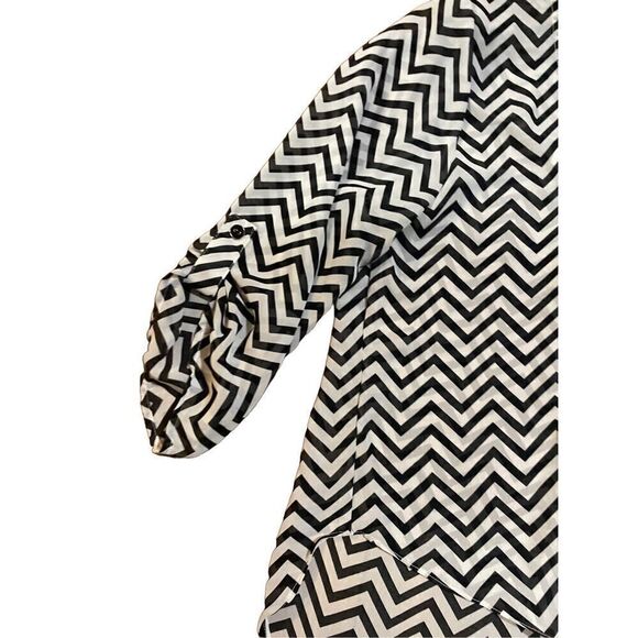 Poetry black & white chevron womens blouse sz M open back - Picture 7 of 8